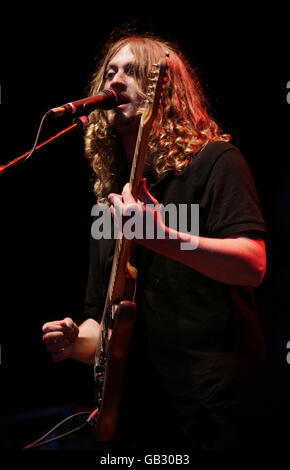 V Festival 2008 - Essex. Dave McCabe degli Zutons che si esibisce il terzo giorno del V Festival all'Hylands Park di Chelmsford, Essex. Foto Stock