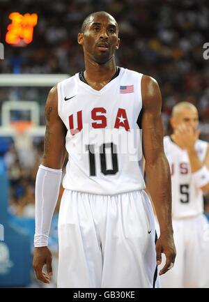 USA Kobe Bryant durante la partita preliminare del Gruppo B maschile contro la Germania all'Olympic Basketball Arena il giorno 10 dei Giochi Olimpici di Pechino del 2008. Foto Stock