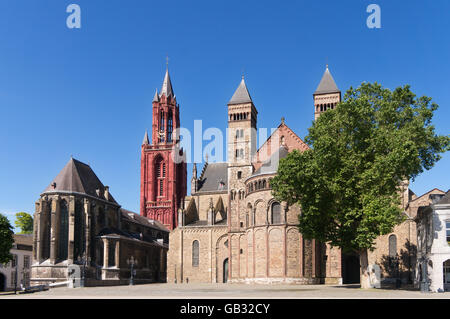 Basilica di San Servatius e chiesa di San Giovanni Evangelista, het Vrijthof di Maastricht, Olanda, Europa Foto Stock