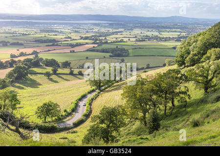 Vedute della Severn Vale dal Cotswold modo sul picco Coaley view point vicino a Stroud, Gloucestershire, England, Regno Unito Foto Stock