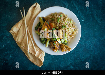 Buddha delizia vegetariana cibo cinese piatto con fried tofu Foto Stock