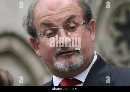 Salman Rushdie causa in tribunale Foto Stock