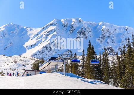 Vista della stazione superiore della seggiovia in Rohace ski resort, Monti Tatra, Slovacchia Foto Stock