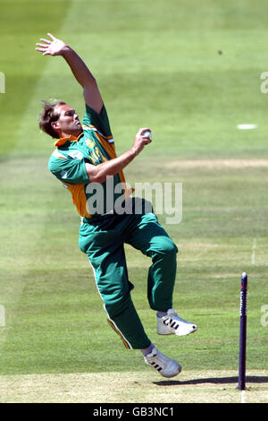 Cricket - One Day NatWest Series Final - Inghilterra contro Sud Africa. Jacques Kallis del Sudafrica in azione Foto Stock