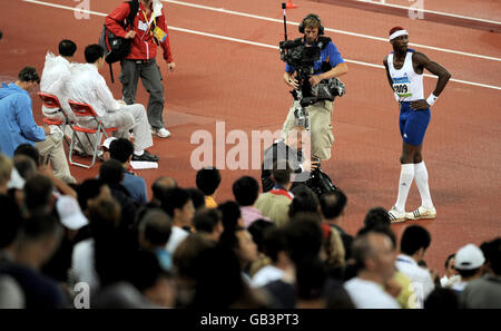 La Gran Bretagna Phillips Idowu durante la Triple Jump Final allo Stadio Nazionale di Pechino durante i Giochi Olimpici di Pechino 2008 in Cina. Foto Stock