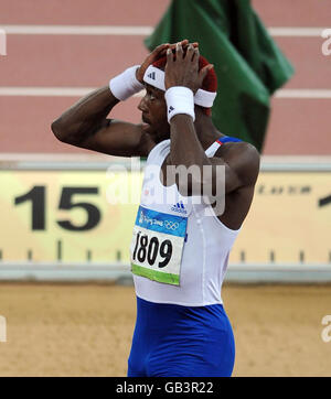 La Gran Bretagna Phillips Idowu durante la finale del triplice salto maschile allo Stadio Nazionale di Pechino durante i Giochi Olimpici di Pechino 2008 in Cina. Foto Stock