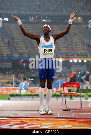 La Gran Bretagna Phillips Idowu durante la finale del triplice salto maschile allo Stadio Nazionale di Pechino durante i Giochi Olimpici di Pechino 2008 in Cina. Foto Stock