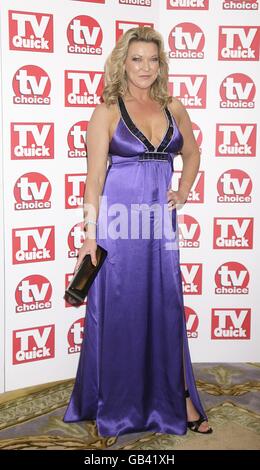 Claire King arriva per i premi TV Quick e TV Choice 2008, al Dorchester, Park Lane, Londra. Foto Stock