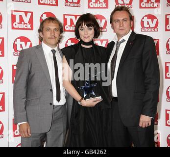 Dean Andrews, Keeley Hawes e Philip Glenister con il premio per il miglior nuovo dramma ricevuto per Ashes to Ashes, al TV Quick and TV Choice Awards 2008, al Dorchester, Park Lane, Londra. Foto Stock