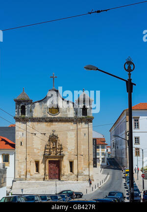 La facciata della Igreja de Sao Joao de Almedina chiesa e Museu Nacional de Machado Castro in Coimbra. Il Portogallo. Foto Stock