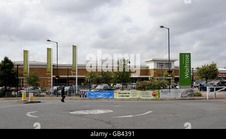 Vista generale di un negozio Waitrose a Harrow, Middlesex. Foto Stock