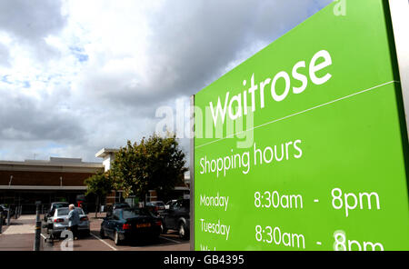 Vista generale di un negozio Waitrose a Harrow, Middlesex. Foto Stock