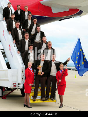 Golf - European Ryder Cup Team - aeroporto di Louisville. La squadra europea Ryder Cup arriva con il trofeo all'aeroporto di Louisville, Kentucky, USA. Foto Stock