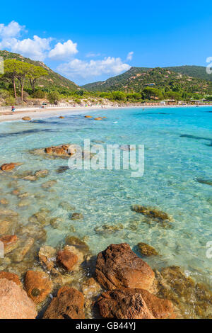 Azzurro mare cristallino acqua della spiaggia di Palombaggia in Corsica, Francia Foto Stock