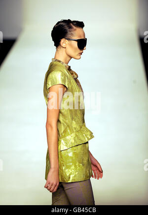 La London Fashion Week - Peter Pilotto sfilata Foto Stock