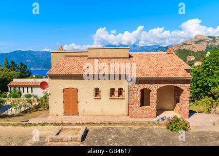 Corsica tradizionale casa costruita dalle pietre nella Piana del villaggio di montagna, Corsica, Francia Foto Stock