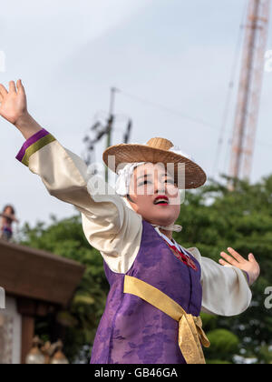 Folklore nel parco Yongdusan, Busan, provincia Gyeongsangnam-do, Corea del Sud, Asia Foto Stock