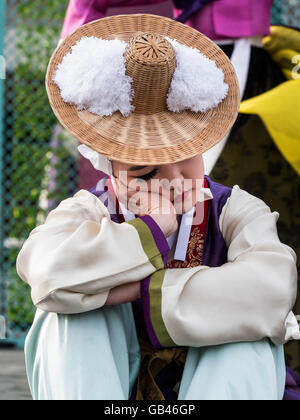 Folklore nel parco Yongdusan, Busan, provincia Gyeongsangnam-do, Corea del Sud, Asia Foto Stock