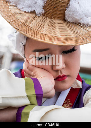 Folklore nel parco Yongdusan, Busan, provincia Gyeongsangnam-do, Corea del Sud, Asia Foto Stock