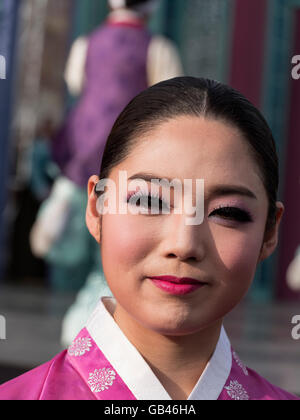 Folklore nel parco Yongdusan, Busan, provincia Gyeongsangnam-do, Corea del Sud, Asia Foto Stock