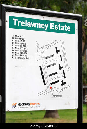 Il piano del sito della tenuta di Trelawney a Paragon Road, Hackney, a est di Londra, dove un ragazzo di 16 anni è caduto alla sua morte dal blocco torre G, ieri pomeriggio. Foto Stock