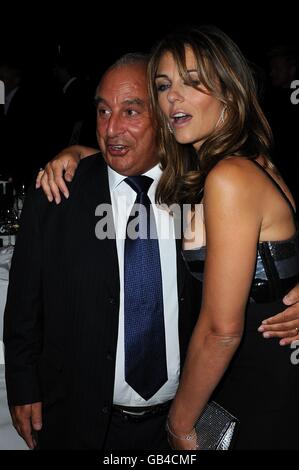 Sir Philip Green e Elizabeth Hurley all'afterparty per i GQ Men of the Year Awards 2008, Royal Opera House, Covent Garden, Londra. Foto Stock