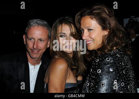 Elizabeth Hurley e ospiti all'afterparty per i premi GQ Men of the Year Awards 2008, Royal Opera House, Covent Garden, Londra. Foto Stock