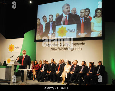 Il leader della Plaid Cymru Ieuan Wyn Jones parla alla conferenza annuale del partito del 2008 ad Aberystwyth. Foto Stock