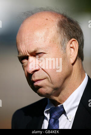 Il professor James Hansen, uno scienziato leader del clima, alla Maidstone Crown Court di Kent prima di dare prove nel processo di 6 attivisti Greenpeace accusati di aver causato danni criminali alla centrale elettrica di Kingsnord, Kent. Foto Stock