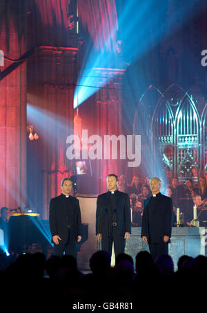 I sacerdoti del debutto in concerto - Italia Foto Stock