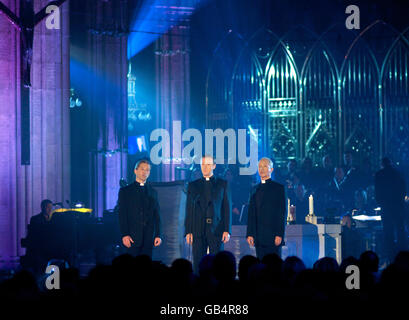 I sacerdoti del debutto in concerto - Italia Foto Stock