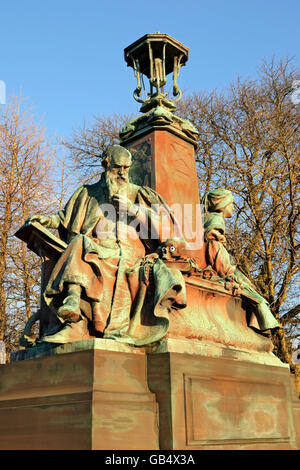 "Filosofia e ispirazione' statua sul modo Kelvin Bridge, Kelvingrove Park, Glasgow, Scotland, Regno Unito, Europa Foto Stock