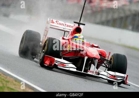 Felipe Massa, Brasile, alla guida della sua Ferrari 150 Italia su una pista bagnata, motor sports, Formula 1 test sul Circuito de Catalunya Foto Stock