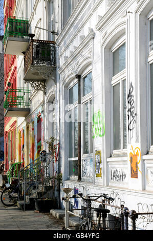 Facciate colorate su Hafenstrasse, St. Pauli, Amburgo Foto Stock