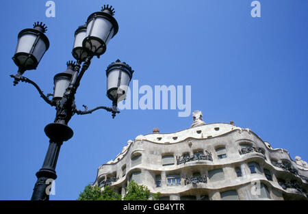 Casa Mila o La Pedrera, di Antoni Gaudi, Sito Patrimonio Mondiale dell'UNESCO, Barcellona, in Catalogna, Spagna, Europa Foto Stock