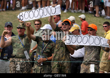 Golf - 37° Ryder Cup - USA / Europa - 2° giorno - Valhalla Golf Club. I tifosi americani che sostengono Boo Weekley mostrano il loro sostegno durante le quattro palle il giorno due al Valhalla Golf Club di Louisville, USA. Foto Stock