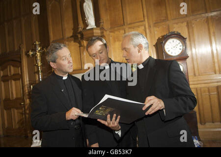 I sacerdoti del debutto in concerto - Italia Foto Stock