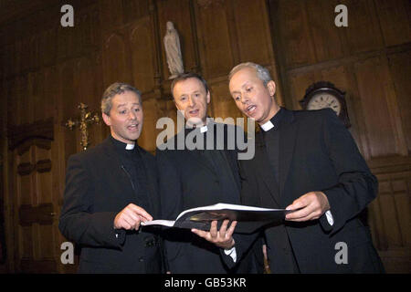 I sacerdoti del debutto in concerto - Italia Foto Stock