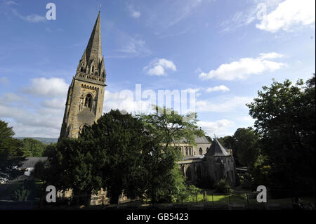 Una vista generale della Cattedrale di Llandaff, Cardiff, dove si svolgerà il servizio commemorativo per i muratori assassinati ben e Catherine Mullany, da Rhos, vicino a Pontardawe, Galles del Sud. Foto Stock