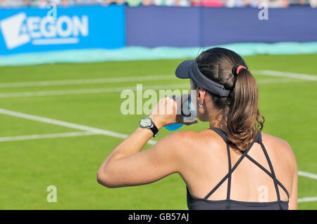 Multi-Grand Slam vincitore Martina Hingis tra giochi al Aegon International Tennis Championships in Eastbourne Foto Stock