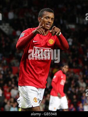 Calcio - Carling Cup - terzo turno - Manchester United / Middlesbrough - Old Trafford. Luis Nani, il Manchester United, festeggia il terzo gol ai suoi lati Foto Stock