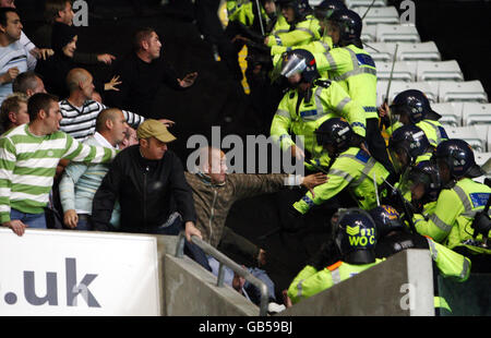 Carling Cup - Terzo Round - Swansea City v Cardiff City - Liberty Stadium Foto Stock