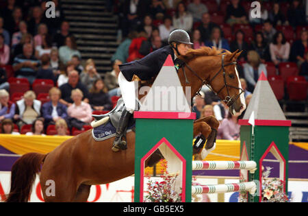 Gran Bretagna Laura Renwick a cavallo Twister in Sylvia Barnes Memorial Cup Foto Stock