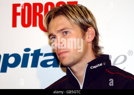 Calcio - Nationwide League prima Divisione - Nottingham Forest Press Conference - Gareth Taylor firma. La nuova firma Gareth Taylor di Nottingham Forest Foto Stock