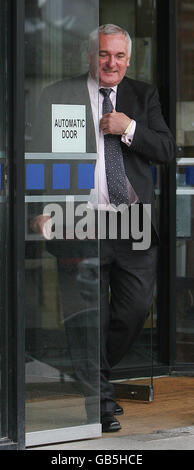 L'ex Taoiseach Bertie Ahern lascia il Castello di Dublino, dove apparve al Mahon Tribunal. Foto Stock