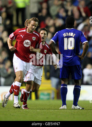 Il trundle Lee di Bristol City celebra il punteggio con il compagno di squadra Lee Johnson Foto Stock