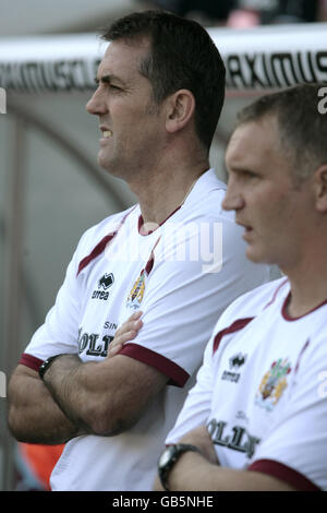 Calcio - Coca-Cola Football League Championship - Swansea City / Burnley - Liberty Stadium. Il direttore di Burnley Owen Coyle (L) e l'assistente Sandy Stewart Foto Stock