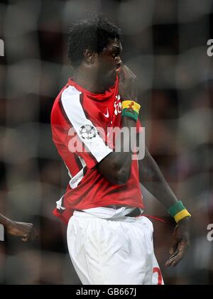 Calcio - UEFA Champions League - Gruppo G - Arsenal v FC Porto - Emirates Stadium. Emmanuel Adebayor di Arsenal celebra dopo aver segnato il quarto obiettivo del gioco dal punto di rigore. Foto Stock