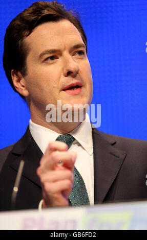 Il Cancelliere ombra George Osborne si rivolge alla Conferenza del Partito conservatore presso l'International Convention Centre di Birmingham. Foto Stock