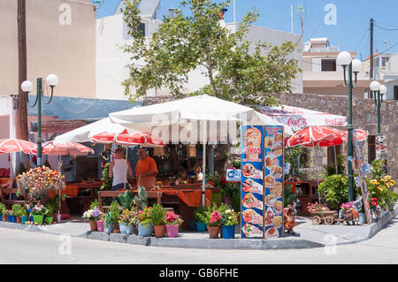 Piccola taverna a Kefalos Città, Kos (Cos), del Dodecaneso, Egeo Meridionale Regione, Grecia Foto Stock